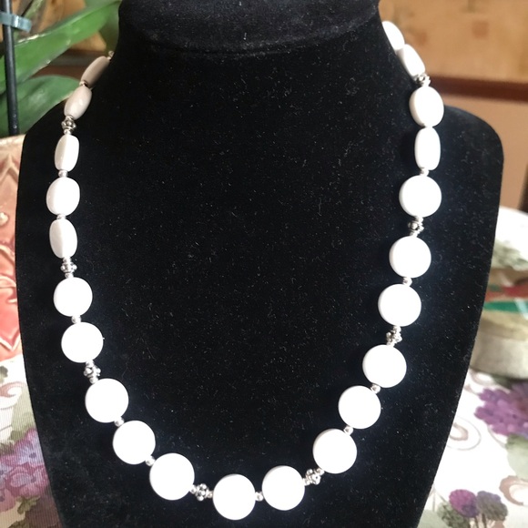 WHITE NECKLACES (2) - Picture 9 of 10